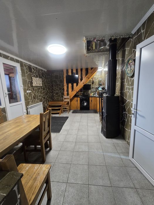 Продаж затишної садиби з 2 будинками