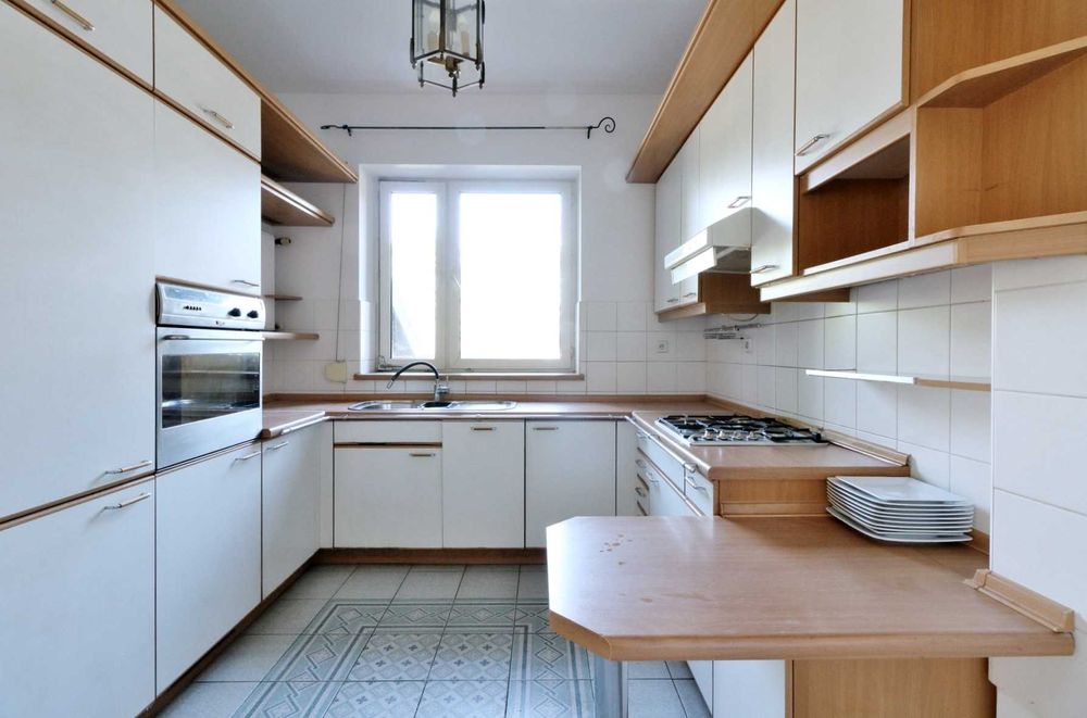 Lokal na biuro 398m2 - 7 pokoi przy Metrze Zacisze