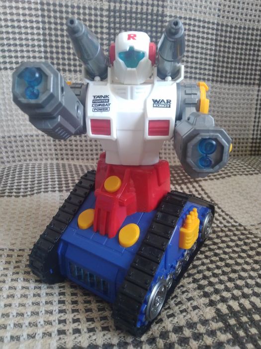 Робот на гусеницях.