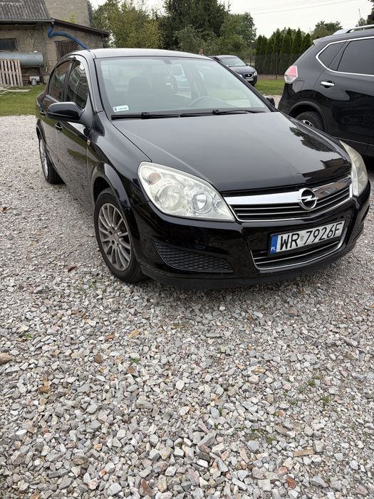 Opel astra H sedan