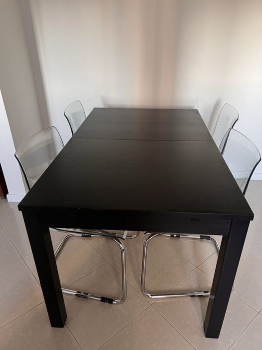 Mesa de refeições extensivel + 4 cadeiras