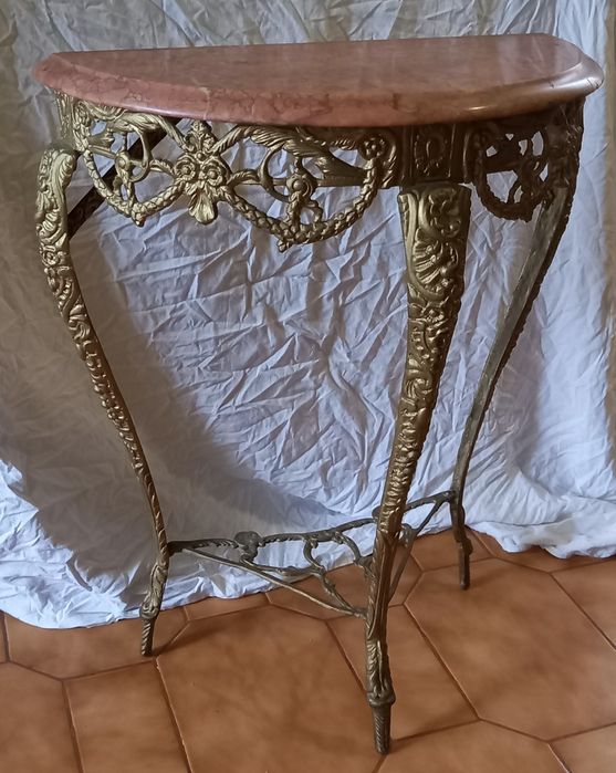 Mesinha ferro e mármore