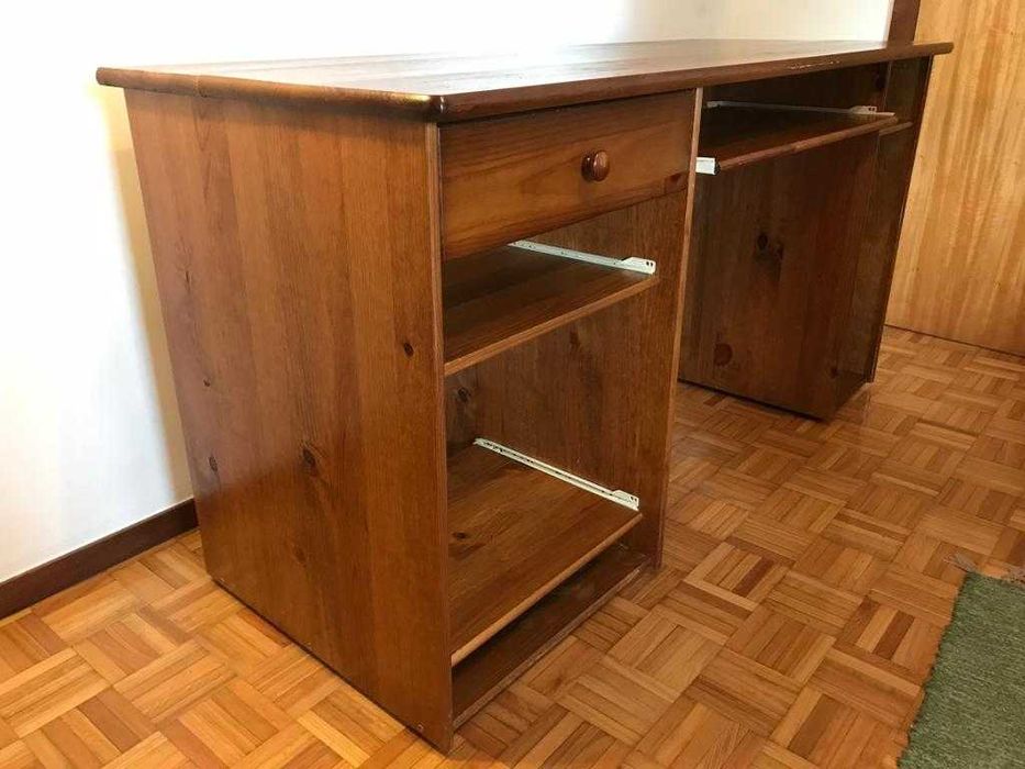 Secretária castanha