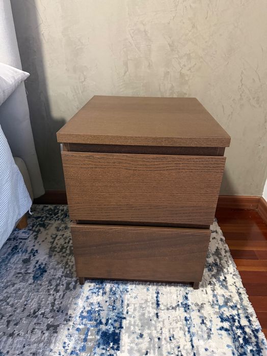 2 Mesas de cabeceira Malm castanhos como novas