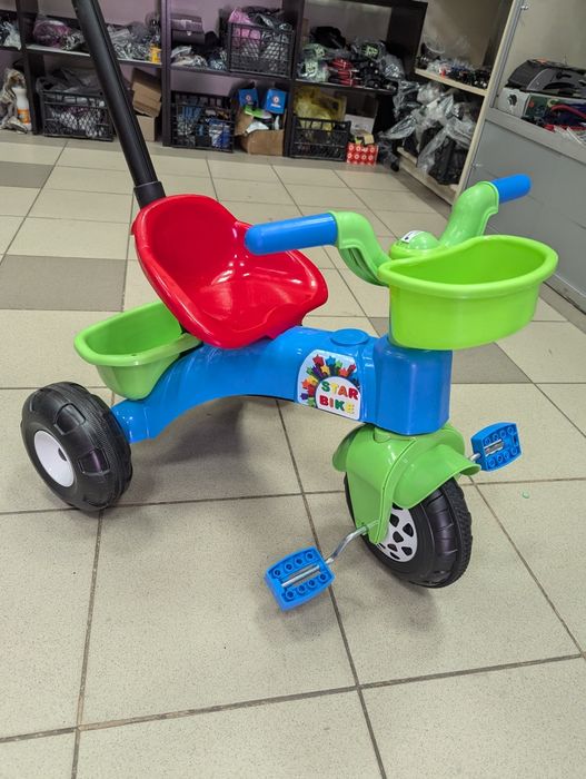 Велосипед трехколесный с ручкой.