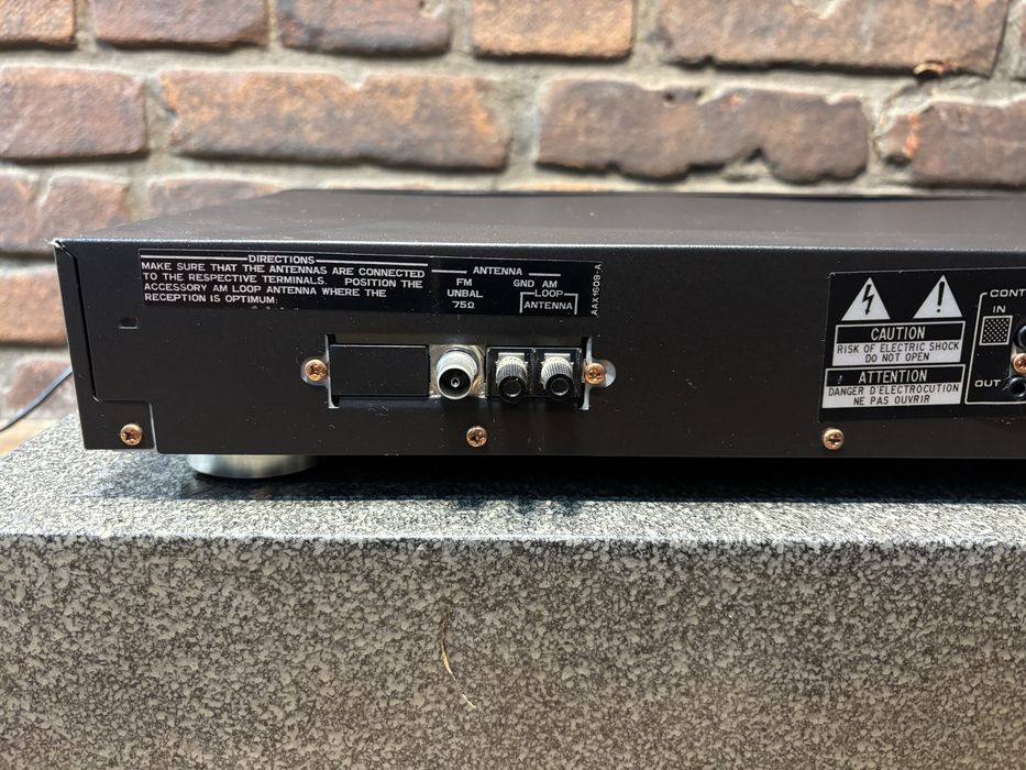 Tuner Pioneer F 104