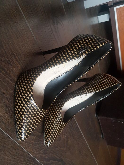 Eleganckie Czółenka Szpilki lakierowane Sabatina rozmiar 38