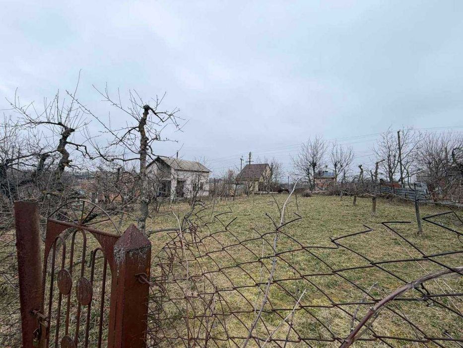 Продаж дачі та 2 земельних ділянок у с. Березина