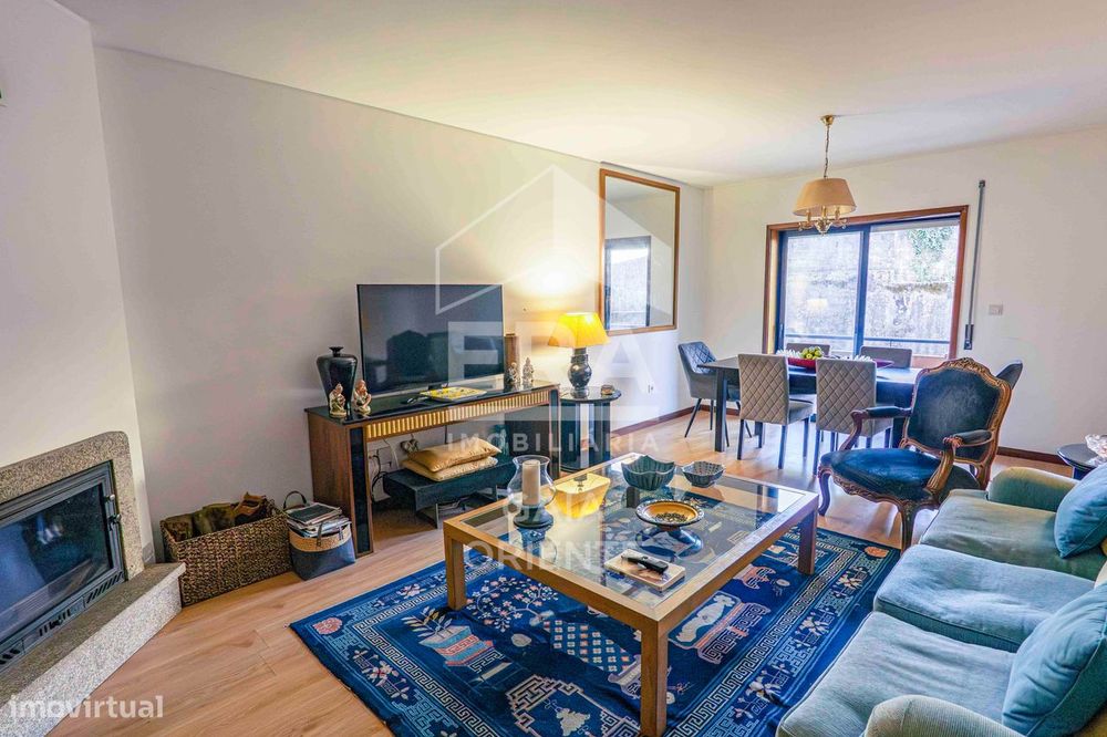 Apartamento T2+1 nos Carvalhos com garagem