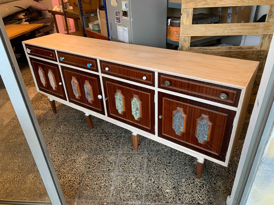 Aparador Vintage antigo em Madeira