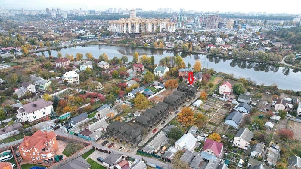 Готовий таунхаус біля озерв Петропавлівська Борщагівка