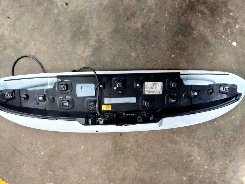 aileron/stop clio Iv grand tourer 2018