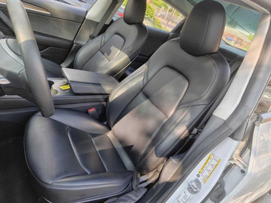 Tesla Model 3 Long Range      2022