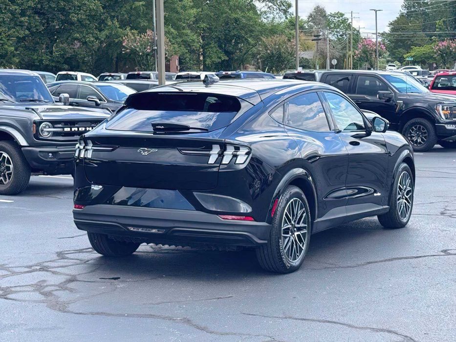 Ford Mustang Mach-E Premium      2025