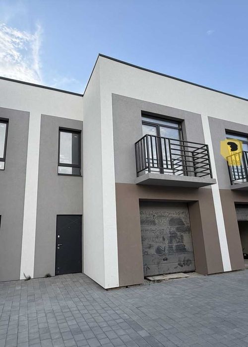 Продається двоповерховий таунхаус           d