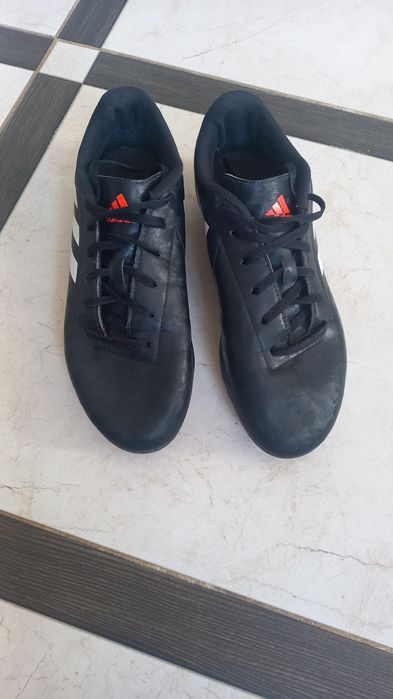 Бутси, кросівки, футзалки