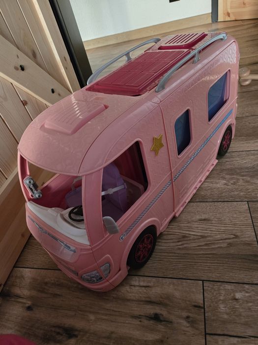 Kamper Barbie auto