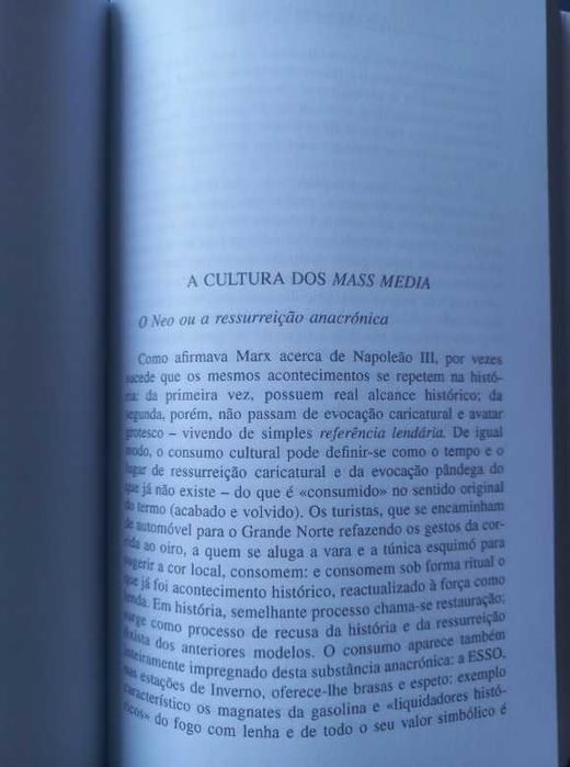 A Sociedade de Consumo - Jean Baudrillard