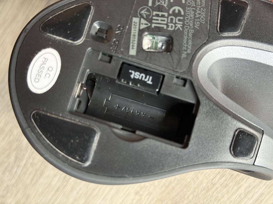 TRUST Verro Ergonomic Wireless Mouse - like new!64551591061249123