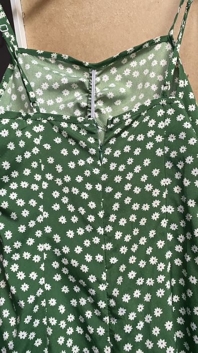 Vestido com abertura lateral