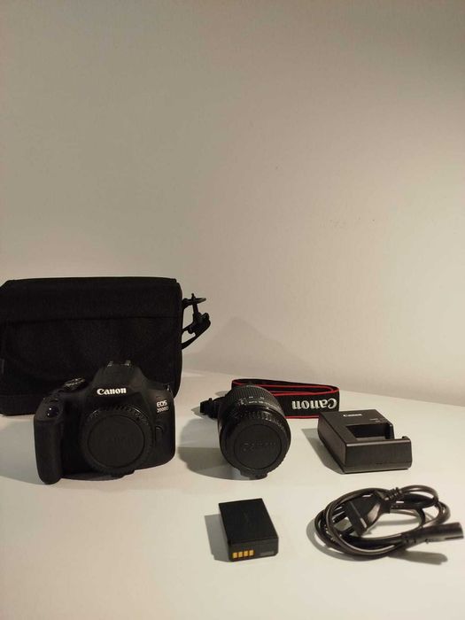 Kit Máquina Fotográfica CANON EOS 2000D + 18-55 mm f