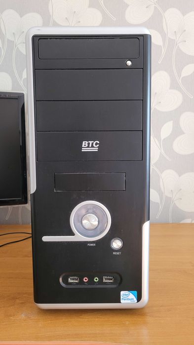 Комп'ютер з монітором 23", wi fi usb адаптер, клавіатура, мишка