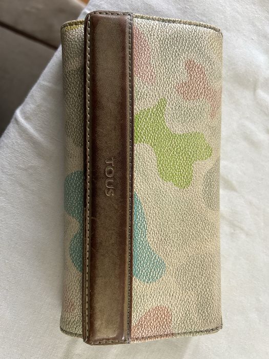 Carteira da marca Tous usada.