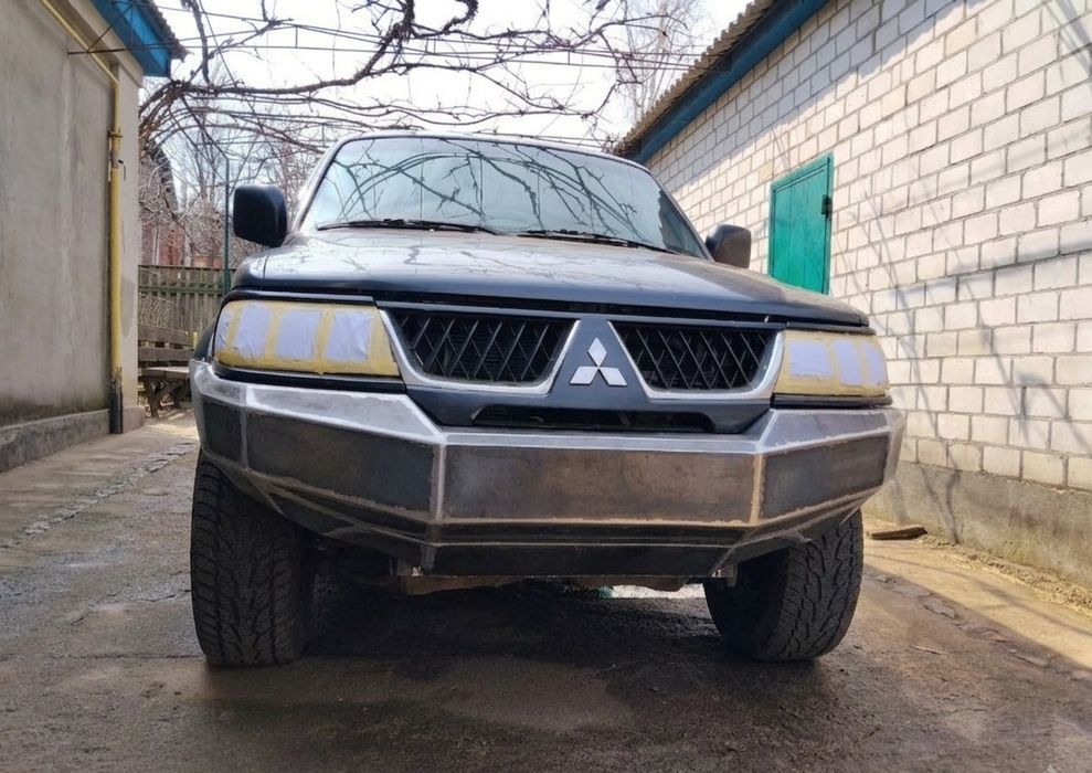 Бампер силовий металевий Mitsubishi Pajero Sport