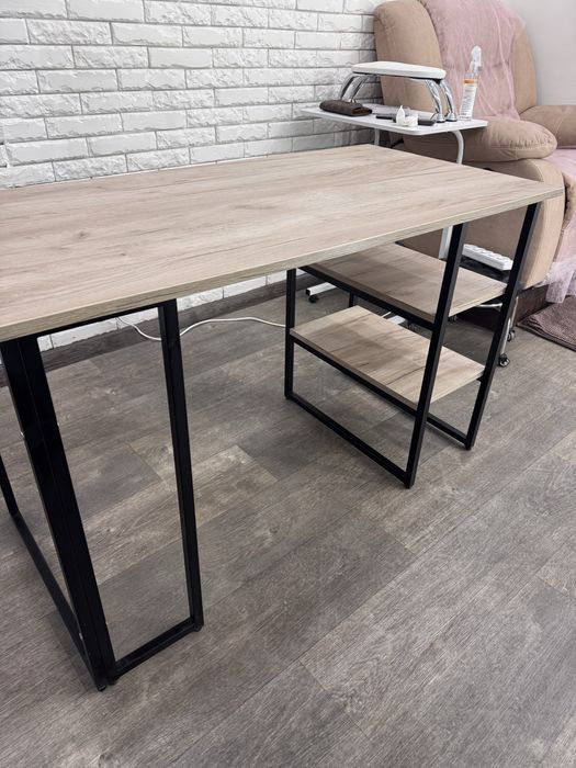 Продам Стол в начиличии 2шт Аркадия