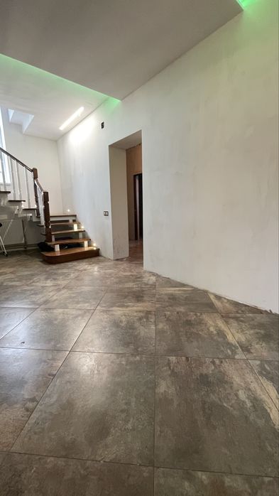 Продається будинок в мальовничій місцевості.Басейн.Сауна.Річка.