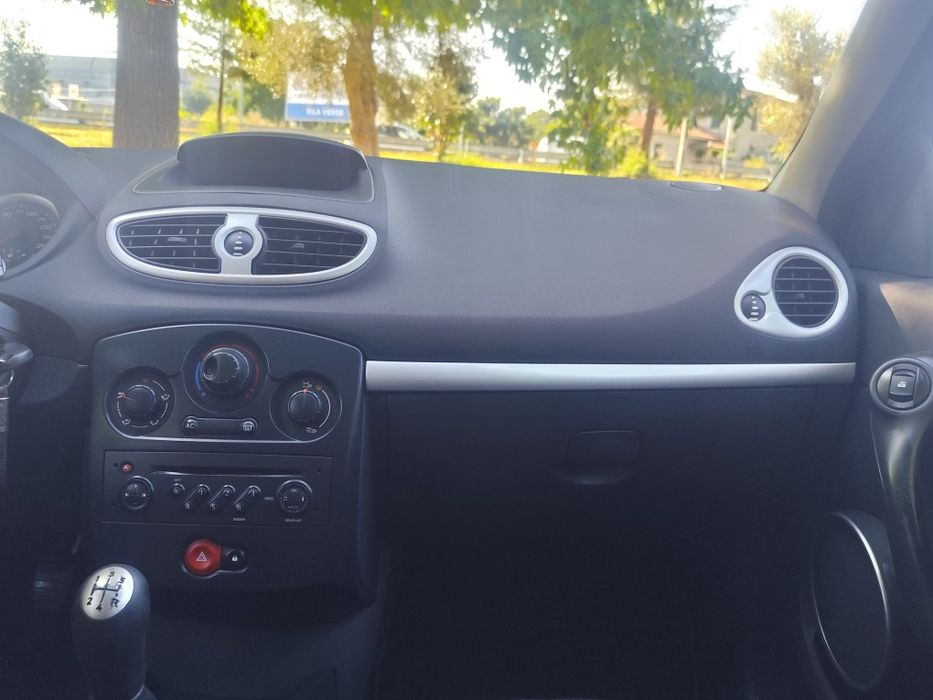 Renault Clio 1.5 DCI 5 lugares 5 lugares ar condicionado bom estado geral
