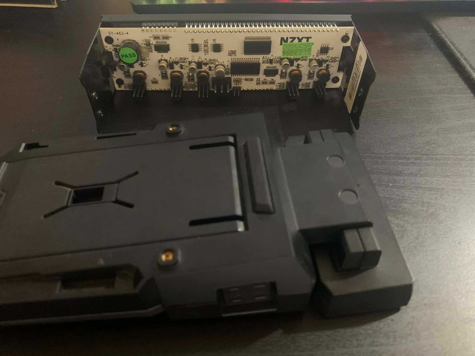 Vendo ASUS OC Panel II + NZXT Sentry 3 – Usados, sem cabos