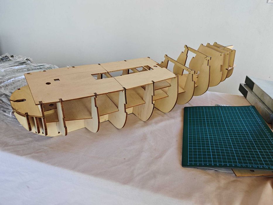 Maquete do barco de madeira l'ambitieux    Modelismo naval