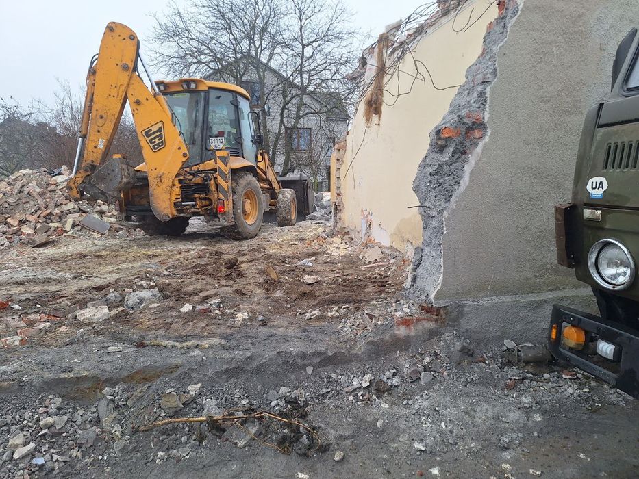 Послуги спецтехніки, оренда трактора Jcb3cx. Вивіз сміття/грунту/снігу