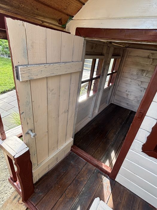 Drewniamy domek do Ogrodu dla dzieci .