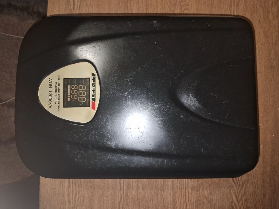 Стабілізатор напруги LUXEON,12кВт,релейний,б/в