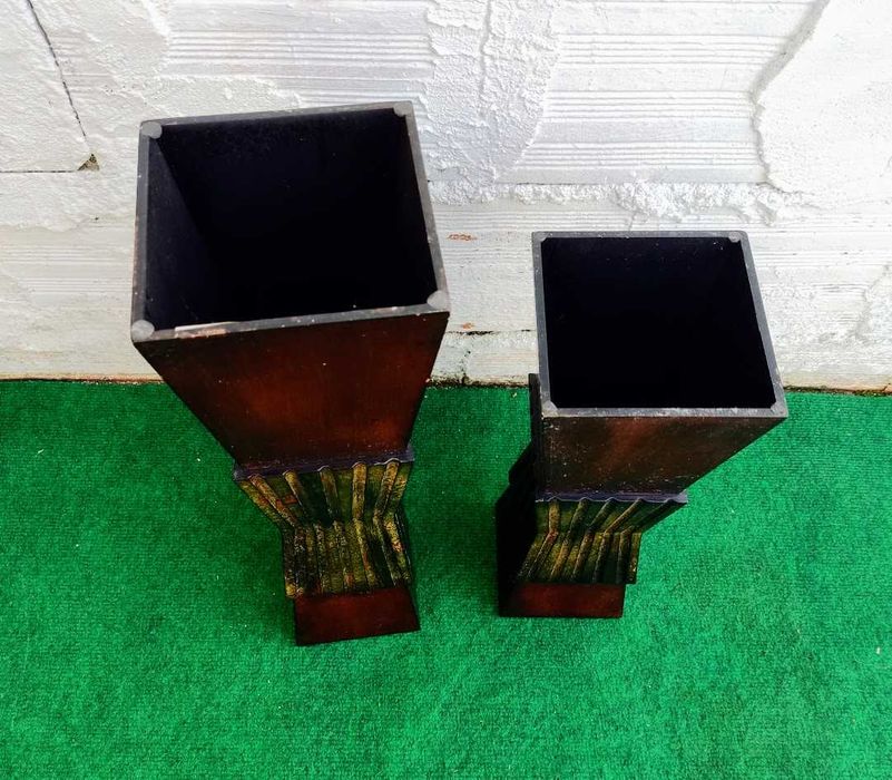 Par de castiçais porta velas em madeira