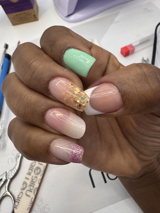 Unhas em gel acrilico, manicure e pedicure
