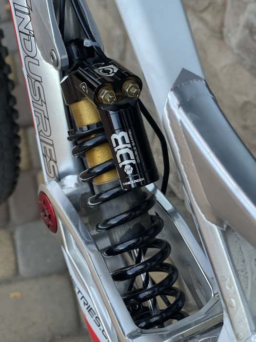 Yt tues 2015 M limited