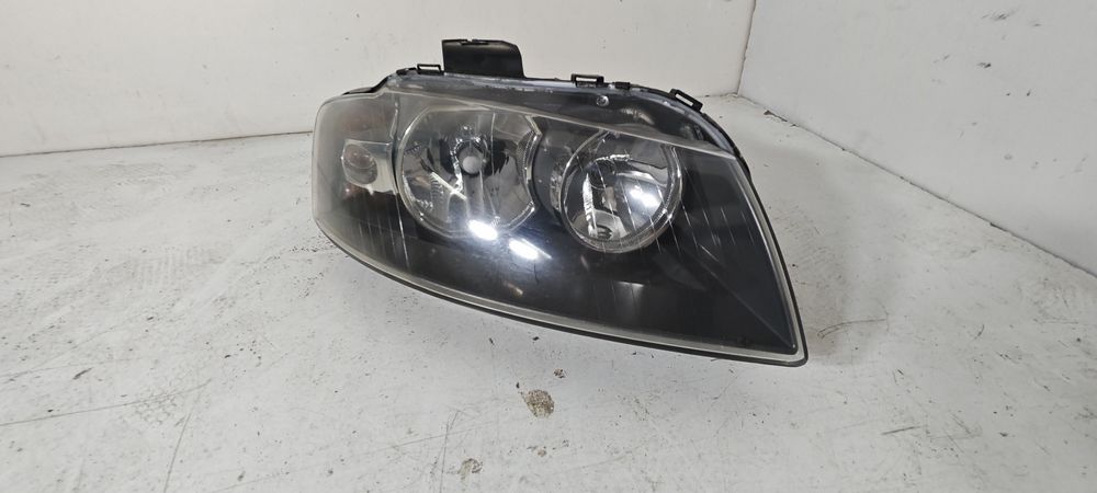 AUDI A3 8P HALOGEN Prawa Lampa Prawy Przód cena za 1 sztuke