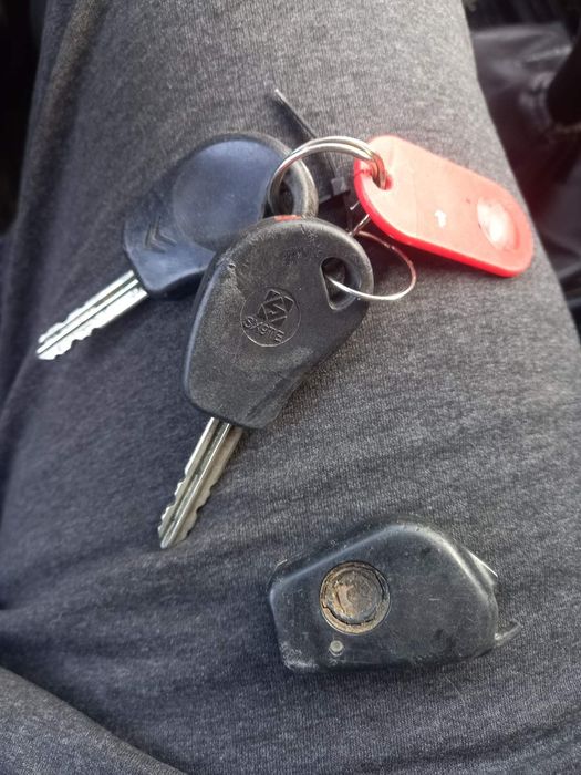 Знайдено ключі на дорозі