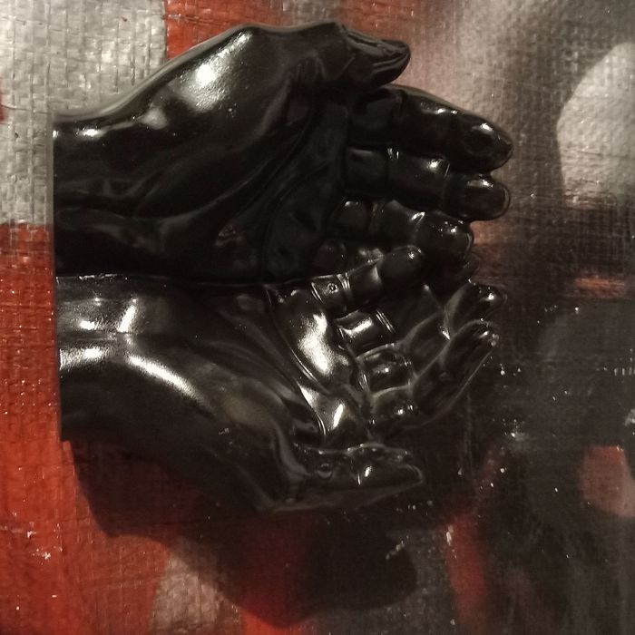 Dekoracja dłonie z gipsu ceramicznego