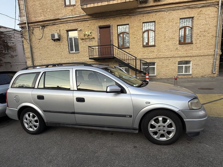 автомобіль opel astra