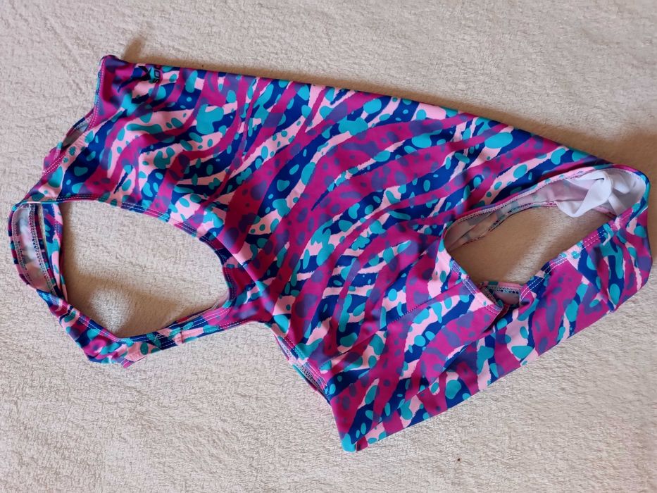 Дешево! Купальник.Суцільний. Фірмовий купальник. С. Новий. 170 см