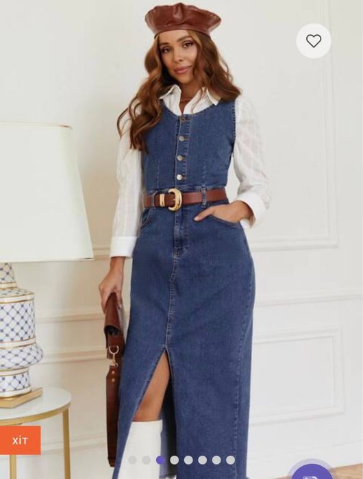 Джинсовий сарафан довжини міді.