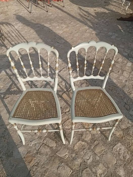 Cadeiras estilo Chiavari
