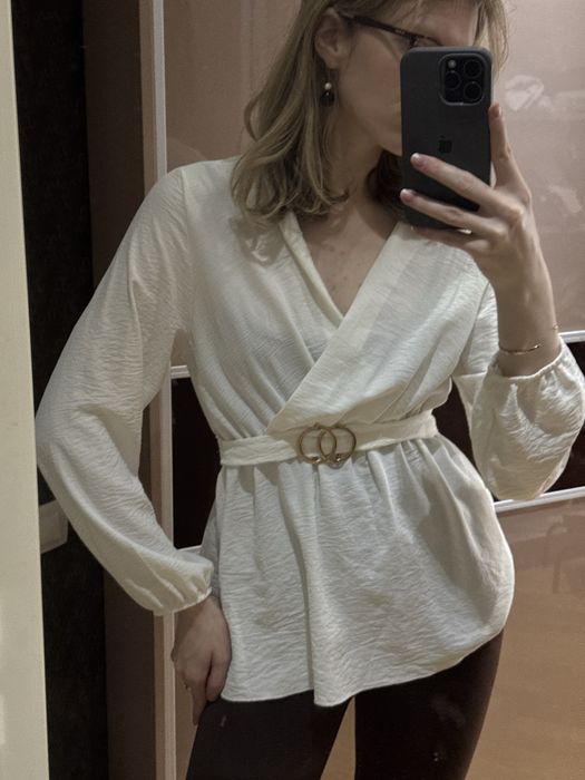 Кофта Білого кольору з поясом