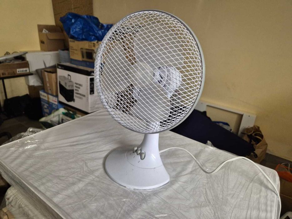 Wiatrak stojący biurowy