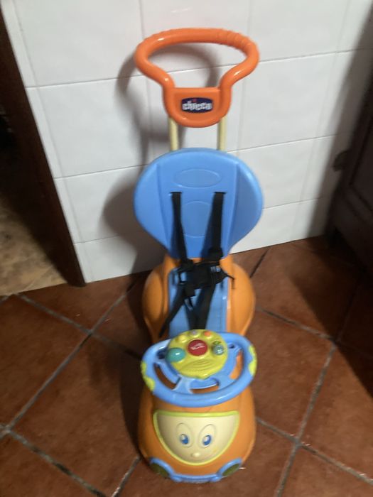 Triciclo para crianças da Chicco em bom estado