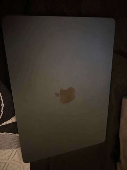 MacBook Air m2 8/256